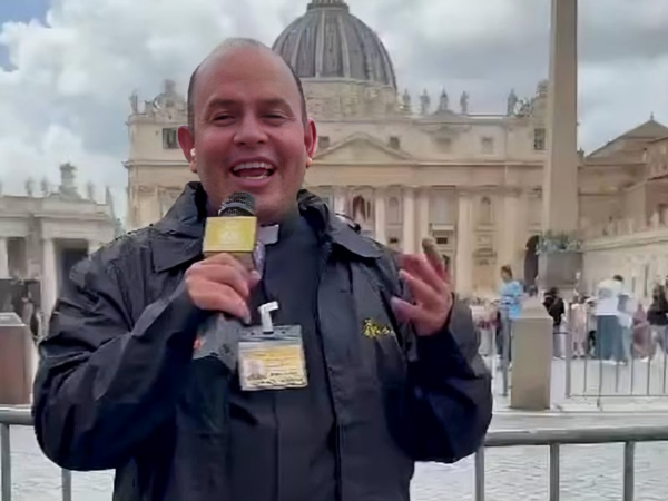 El padre José Antonio Chavarría es uno de los enviados especiales de Suyapa Medios, quien narra con emoción cómo vive este momento histórico para el cristianismo.