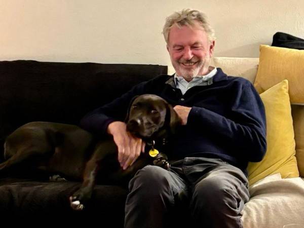 La muerte de Sam Neill, ocurrida este lunes a los 78 años, generó una ola de homenajes de colegas, directores y líderes políticos que trabajaron con él a lo largo de sus más de cinco décadas de carrera.
