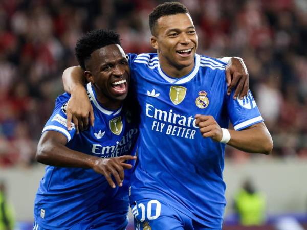 Kylian Mbappé ayudó al Real Madrid con importante triunfo como visitante ante Olympiacos.