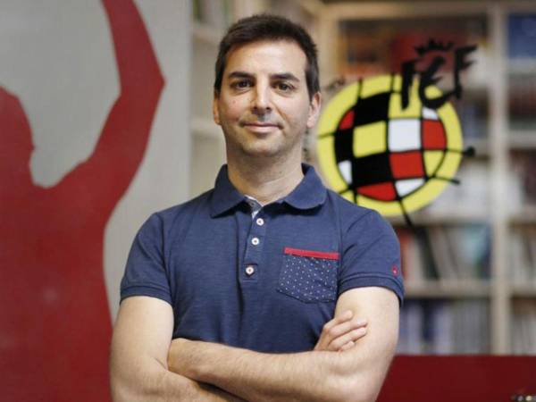 Francis Hernández es reconocido por su labor en España.