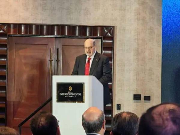 Jorge Canahuati durante su participación en la II Cumbre Regional Confianza 2026 celebrada en Guatemala.
