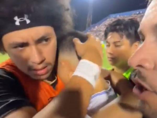 Shin Fujiyama no pudo contener su tristeza al ver como el partido se estaba convirtiendo en un momento de peleas.