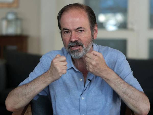El escritor y periodista mexicano Juan Villoro fue distinguido con el Premio Internacional Carlos Fuentes a la Creación Literaria 2026.