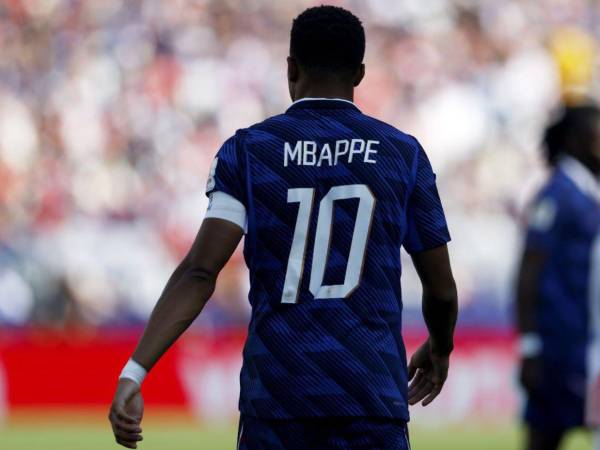 ¿Es Kylian Mbappé el mejor futbolista en la historia de los mundiales? Con solo tres campeonatos disputados y una carrera de 10 años por delante, parece una locura considerarlo como el rey del torneo a estas alturas, pero sus estadísticas nos hacen pensar otra cosa.