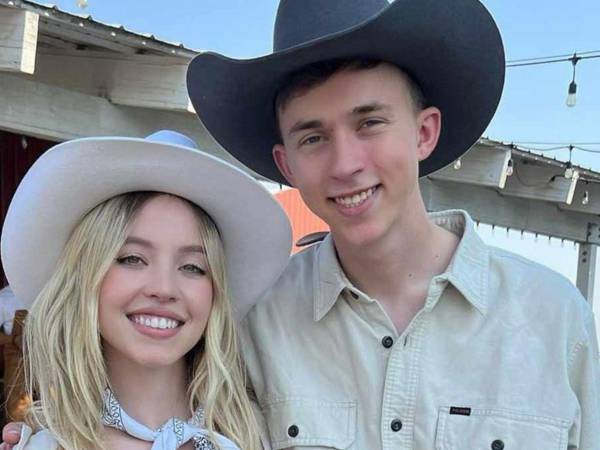 La actriz Sydney Sweeney confirmó que su hermano, Trent Sweeney, miembro de las Fuerzas Aéreas de Estados Unidos, fue desplegado en Medio Oriente en el contexto del conflicto con Irán.