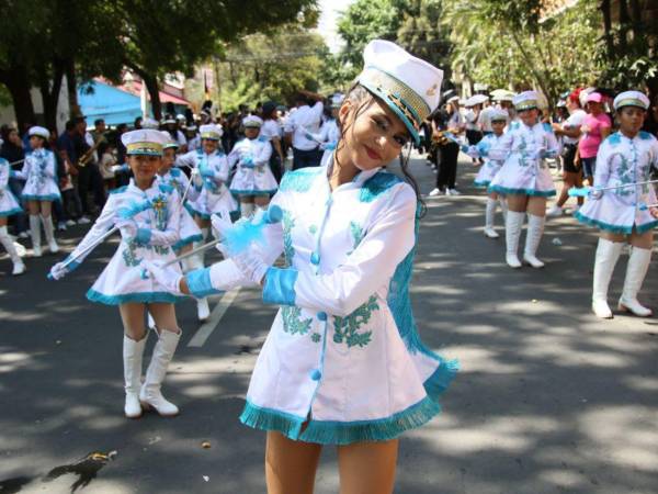 Las calles de Comayagüela se llenaron de música, color y tradición celebrando los 204 años de independenci patria.