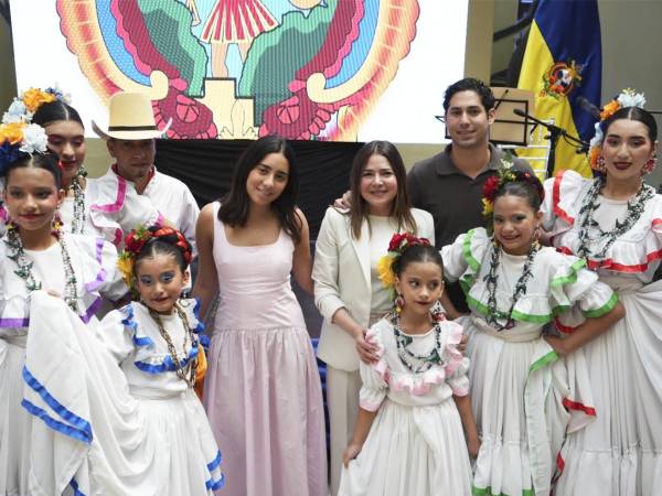 La primera dama municipal, Paola Rubí, inauguró el homenaje a El Principito, iniciativa con la que la AMDC dio inicio a cinco proyectos educativos, culturales y artísticos.