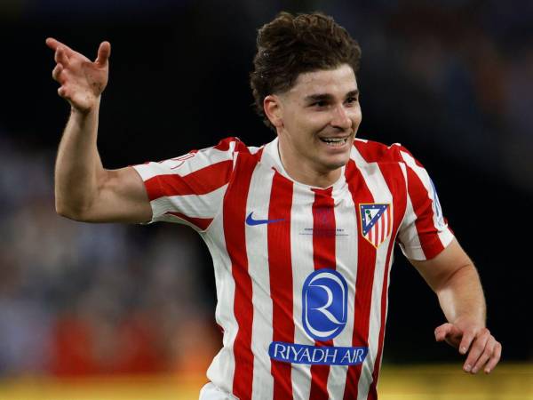 Ante las constantes negativas del Atlético de Madrid en la operación Julián Álvarez, el Barcelona ya explora otras opciones en el mercado.