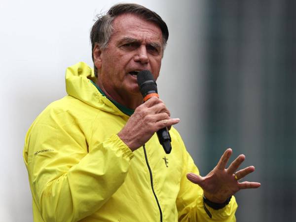 Bolsonaro responde por los delitos de abolición del Estado democrático de derecho, golpe de Estado, organización criminal, deterioro del patrimonio protegido y daño calificado.