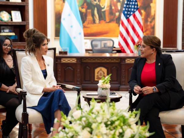En junio del presente año, la Secretaria de Seguridad Nacional de EE UU, Kristi Noem, se reunió con la presidenta Xiomara Castro en Tegucigalpa.