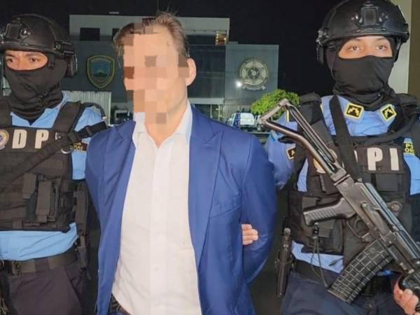 El abogado es acusado del crimen de una mujer estadounidense, quien era su cliente.