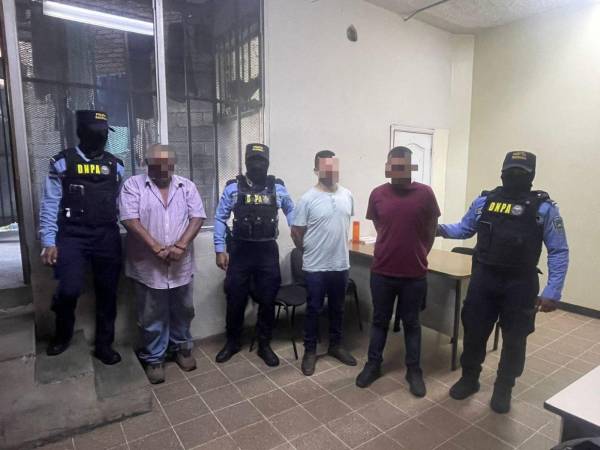 Los tres hombres permanecerán recluidos mientras avanza el proceso judicial y llega la fecha establecida para la audiencia inicial.