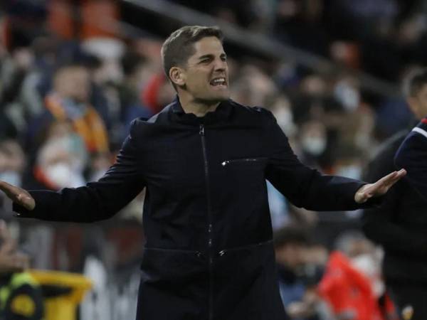 Robert Moreno, exentrenador de la selección de España, fue despedido por el Sochi ruso entre acusaciones por el uso de ChatGPT. El técnico niega estas aseveraciones.