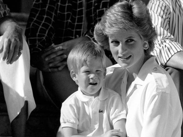 Una oportunidad única para escuchar de su propia boca los detalles más íntimos de su vida, sus amores y sus tensiones con la familia real británica.