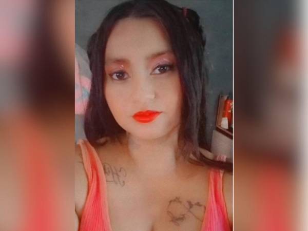 Foto en vida de Nicole Martínez, una joven madre de 27 años.