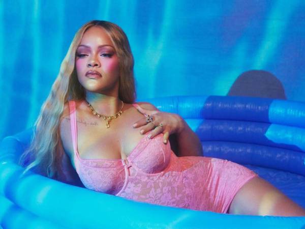Rihanna tiene mucho material musical, pero nada de prisa por volver a la música.
