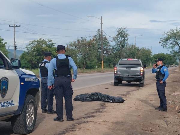 El cadáver estaba dentro de una bolsa color negro, a un metro de la carretera pavimentada de El Progreso a San Pedro Sula.