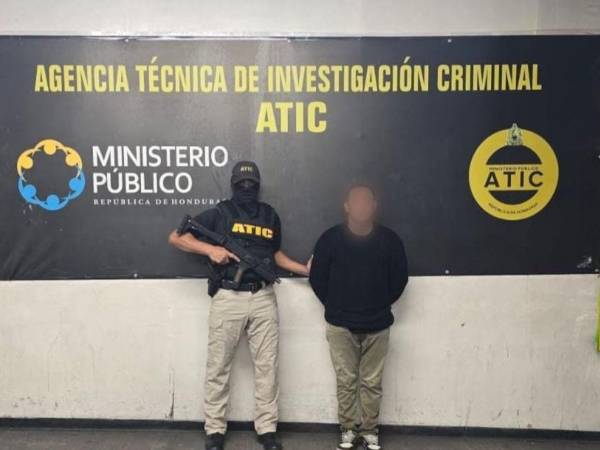 Miguel Aguilar fue arrestado por la ATIC tras ser señalado de abusar sexualmente de una menor en una iglesia de Olancho.
