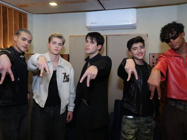 Con su nuevo sencillo trilingüe y una nominación a los <b>Premios Lo Nuestro</b>, la banda se posiciona como el nuevo referente del pop global hecho en español.