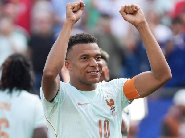 Mbappé le respondió a la senadora Celeste Amarilla y se han levantado dos imputación.