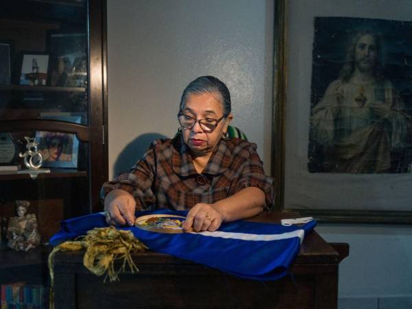 EL HERALDO conoció de primera mano el proceso de elaboración de la banda presidencial que María de los Ángeles Moncada entregará para ser colocada sobre el presidente electo, Nasry Tito Asfura, el próximo 27 de enero.