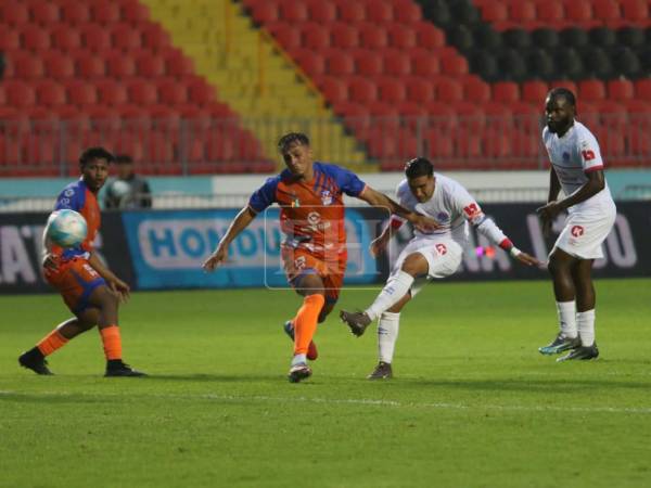 Imágenes del desarrollo del partido.