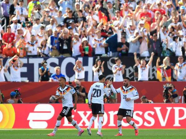 Imágenes del desarrollo del partido.