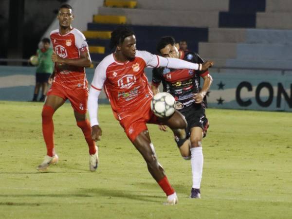 Esa Vida juega, paps. La Ceiba celebró ayer el pase a semifinales de los 'Cocoteros'