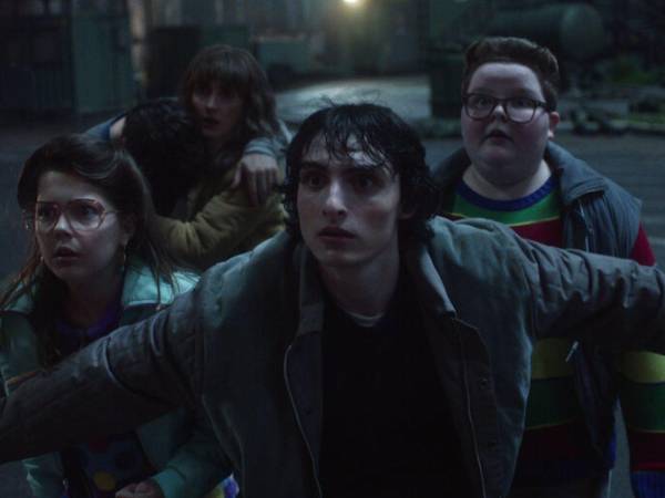 A pocas semanas del estreno de la quinta temporada de Stranger Things, un reporte difundido en medios especializados reveló que el episodio final no se quedará limitado al streaming. La producción de los hermanos Duffer se proyectará también en salas de cine de Estados Unidos, el mismo día de su estreno en la pantalla de Netflix, el 31 de diciembre.