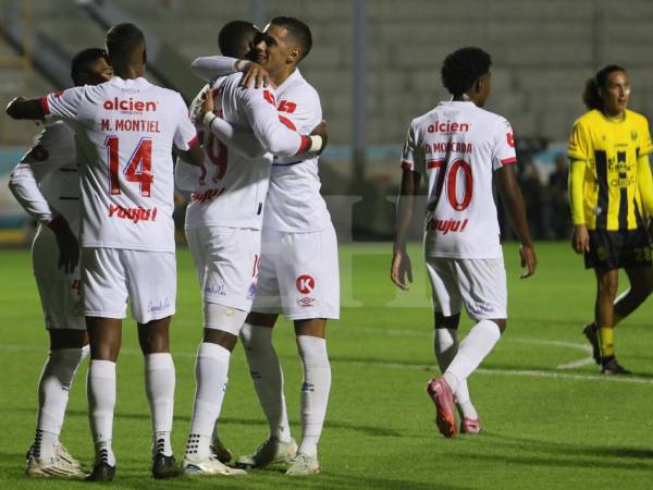 Olimpia con varios jóvenes supera a Real España que le hizo un gran partido en el Nacional