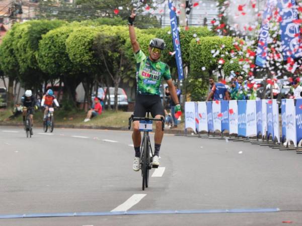 Esta es la primera vez que Héctor Menéndez gana la Vuelta Ciclística EL HERALDO.