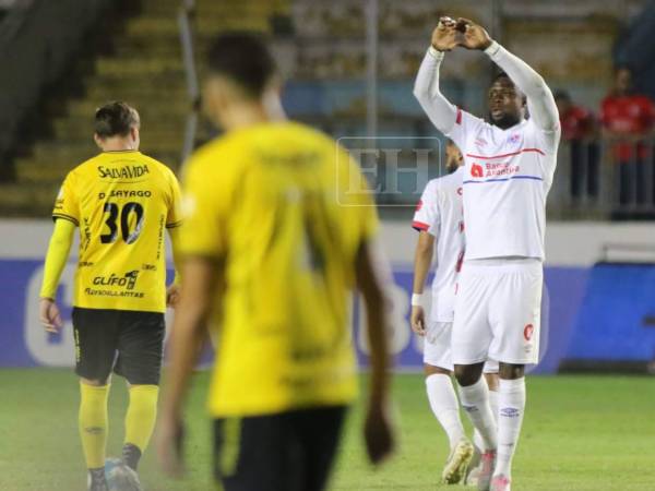 Imágenes del desarrollo del partido.