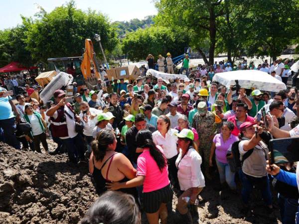 La presidenta mexicana Claudia Sheinbaum visitó varias zonas afectadas por las lluvias.