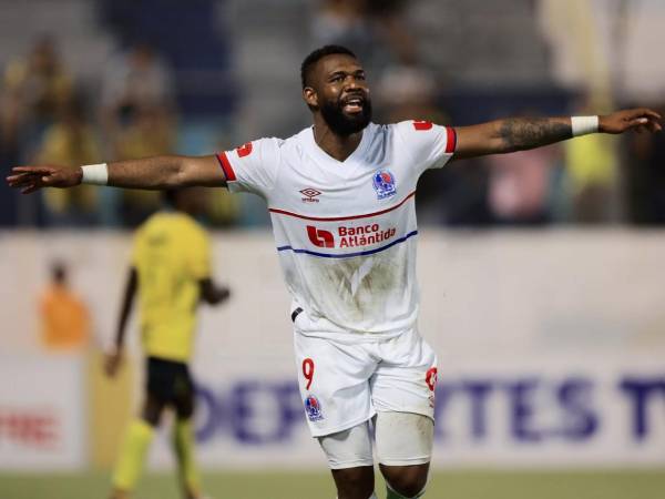 Jorge Benguché aprovechó el despiste de la defensa aurinegra para poner a ganar el león.