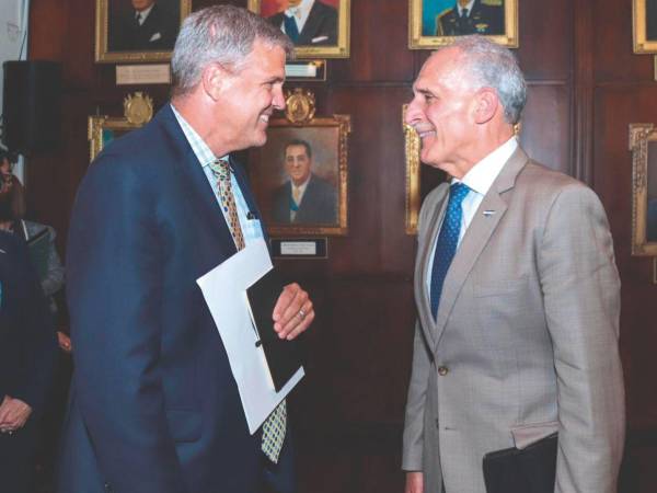 El presidente Nasry Asfura se reunió con Thomas R. Hardy, subdirector y director de Operaciones de la USTDA, para abordar proyectos de inversión en Honduras.