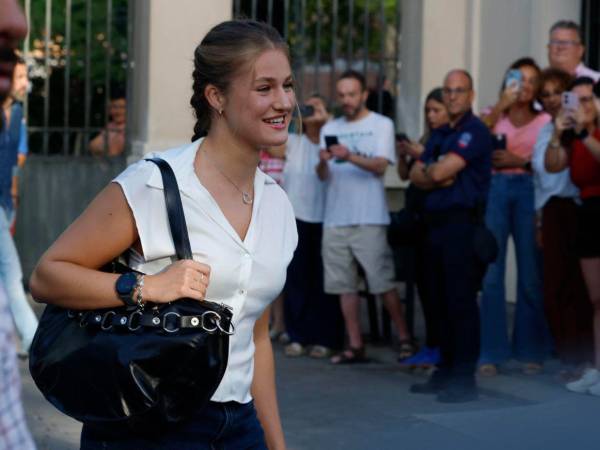 La princesa Leonor comienza este lunes sus estudios de Ciencias Políticas en la Universidad Carlos III de Madrid entre gran expectación.