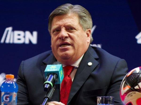 Miguel Herrera no dará declaraciones a la prensa hondureña en su llegada al país.