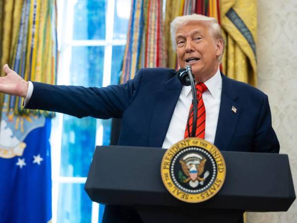 Les damos la bienvenida (a las empresas extranjeras), les damos la bienvenida a sus empleados, y estamos dispuestos a orgullosamente decir que aprenderemos de ellos, afirmó Trump.