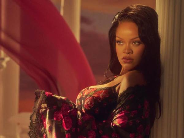 El ataque, ocurrido en Beverly Crest mientras la pareja estaba con sus hijos, ha terminado con la detención de Ortiz bajo una fianza de 10 millones de dólares por presunto intento de asesinato.