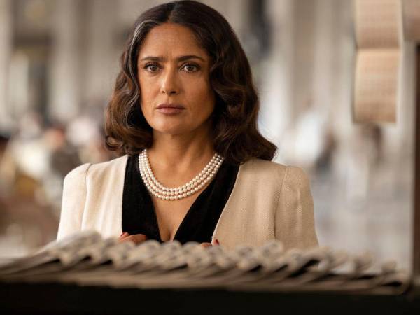 En 'Without Blood' ('Sin sangre', en español), Hayek se pone en la piel de Nina, cuya vida se ve marcada por el asesinato a sangre fría de su familia cuando era una niña.