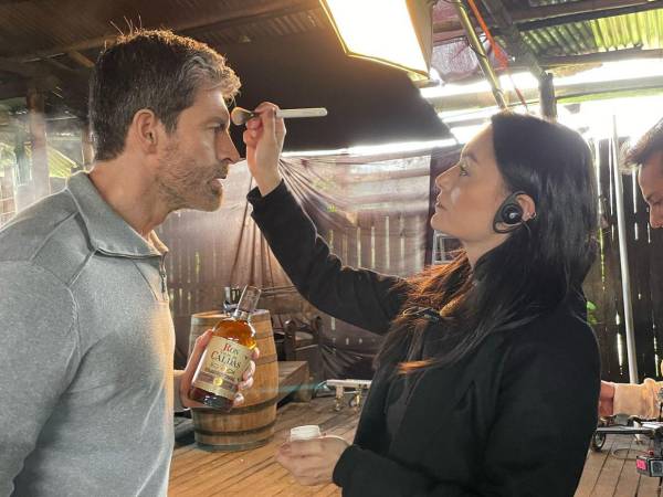 El actor colombiano Conrado Osorio falleció este miércoles a los 49 años en Medellín, según confirmó su hermano, el periodista deportivo Jhon Jairo Osorio, a través de redes sociales.