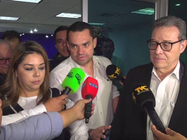 La reunión entre liberales y nacionalistas se efectuó en las instalaciones del Cohep.