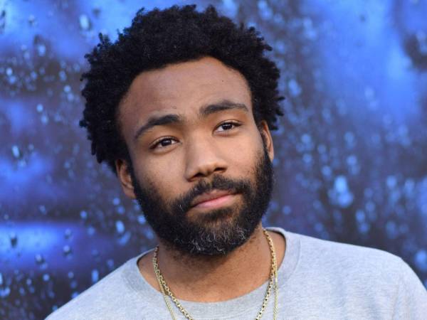 El actor y músico Donald Glover aseguró este fin de semana en un concierto en Los Ángeles que sufrió un derrame cerebral y otros problemas de salud el año pasado que le obligaron a abandonar su gira mundial en 2024, señala el diario The New York Times.