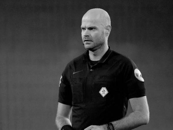 Robert Dieperink, árbitro que iba a pitar en la Copa del Mundo, falleció de manera misteriosa. Él iba a estar en el Mundial y la FIFA lo dio de baja por una increíble razón.