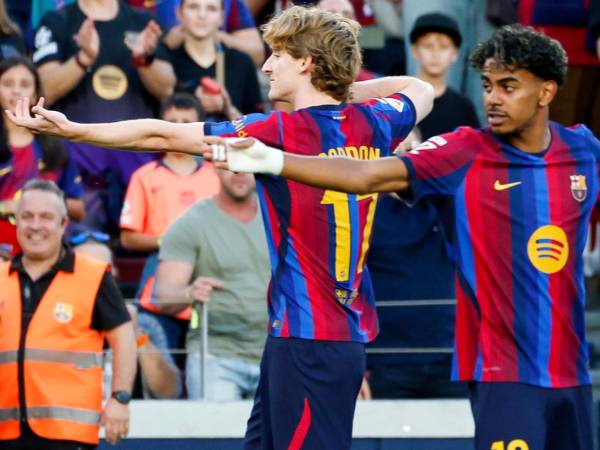 Anthony Gordon llegó a su quinto gol con el Barcelona en su primera temporada.