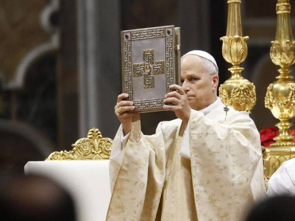 El papa felicitó la Navidad en diez idiomas antes de la bendición 'Urbi et Orbi'