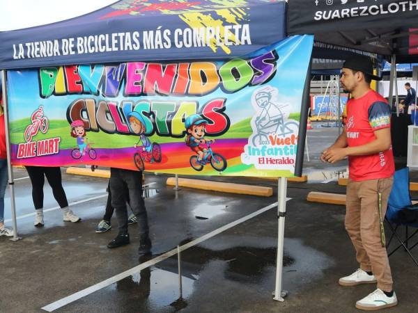 Los pequeños ciclistas llegaron listos para arrancar la Vuelta Ciclística Infantil 2025, acompañados de los patrocinadores que impulsan esta noble causa.