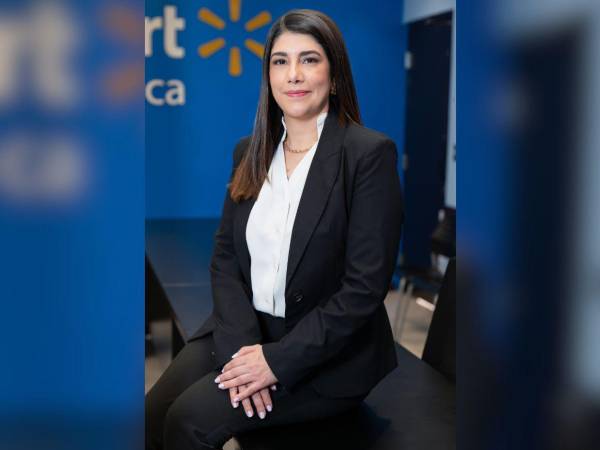 Vanessa Valladares, subgerente de Asuntos Corporativos de Walmart en Honduras afirma que la empresa trabaja en tres ejes prioritarios: 1. Resiliencia Climática, Energía y Emisiones; Economía Circular y Regeneración de los Recursos Naturales