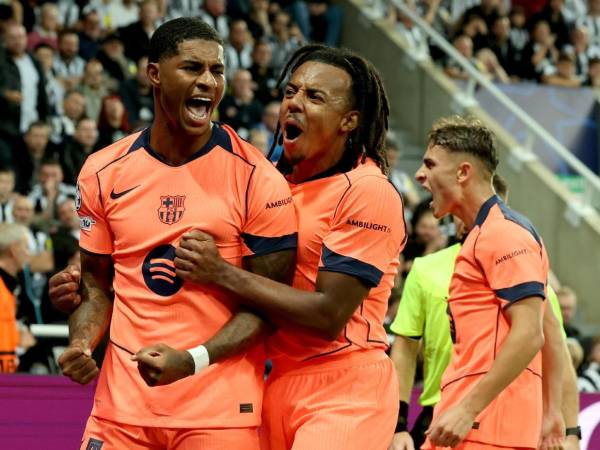 Marcus Rashford le dio el triunfo al Barcelona sobre el Newcastle.