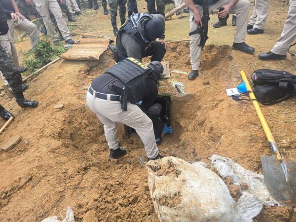 La droga habría sido escondida por la MS-13 tras huir de un operativo.